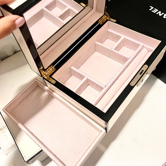 Large Henri Bendel Jewelry Box - New York collection - Picture 3 of 4